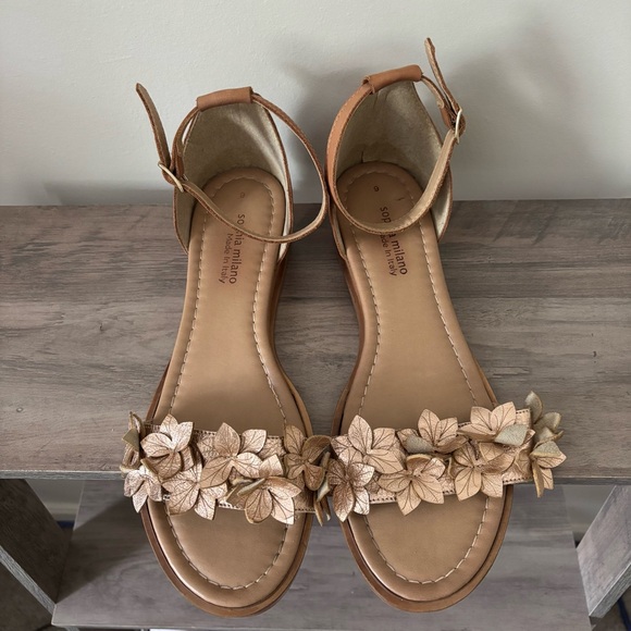 Elegant Floral Brown Sandals - Picture 2 of 12